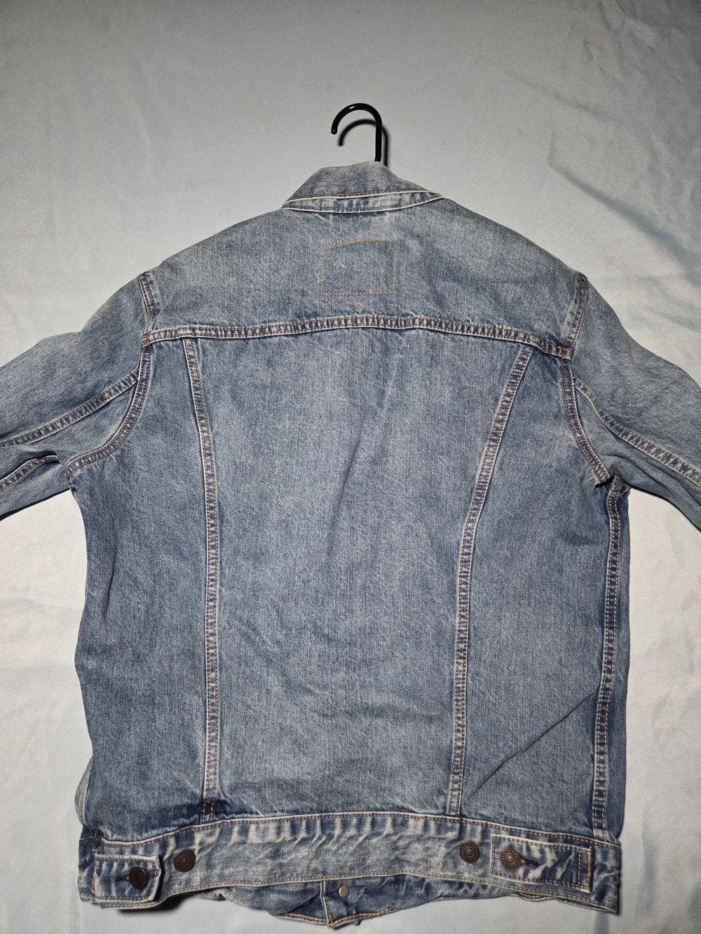 Levi's Men's Light Blue Denim Jacket - Classic Trucker Style - Picture 8 of 10